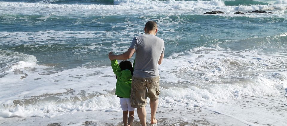 padre e hijo playa